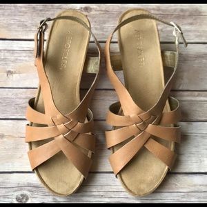 New Tan strappy AEROSOLES comfortable wedges 8.5